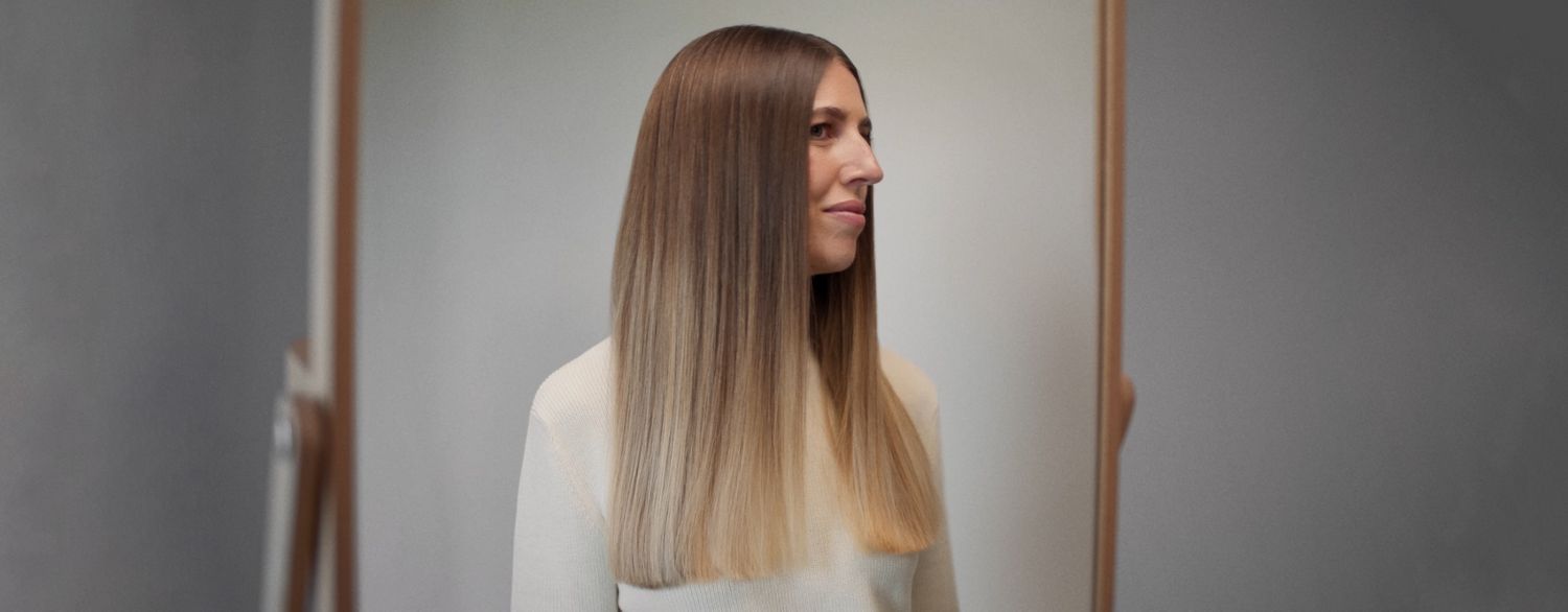 donna che tiene in mano airstrait